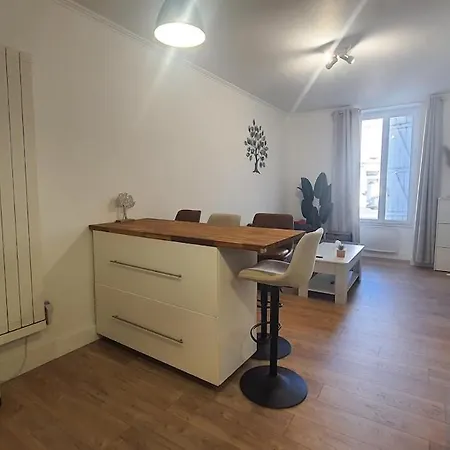 T2 47m2 Cosy&spacieux - Proche Gare - Lit Queen Size Et Netflix - Parking Gratuit * Angoulême