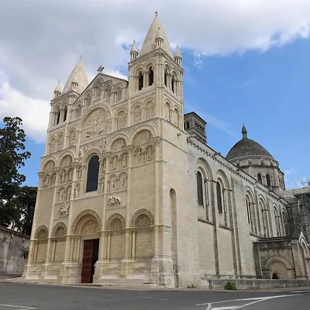 Appartement T2 47m2 Cosy&spacieux - Proche Gare - Lit Queen Size Et Netflix - Parking Gratuit Angoulême